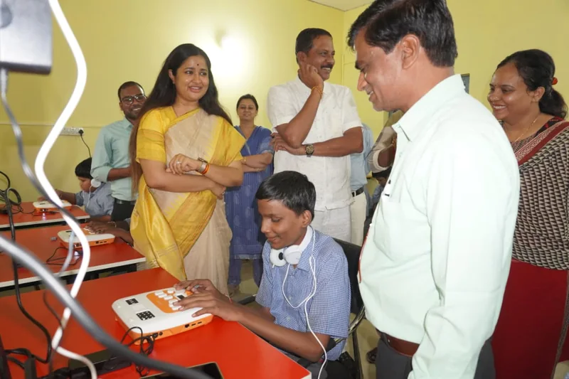 ज्ञानदीप से नई रोशनी—दृष्टिबाधित बच्चों की पढ़ाई को मिला तकनीक का सहारा आशादीप विशेष विद्यालय में…