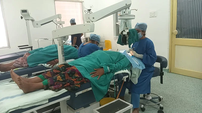 जिला अस्पताल में रोज 15 से 20 मोतियाबिंद के ऑपरेशन, मरीजों को मिल रही नई रोशनी