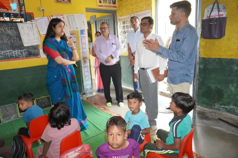 लखनवाड़ा में कलेक्टर ने आयुष्मान आरोग्य मंदिर एवं आंगनबाड़ी केंद्र का किया आकस्मिक निरीक्षण